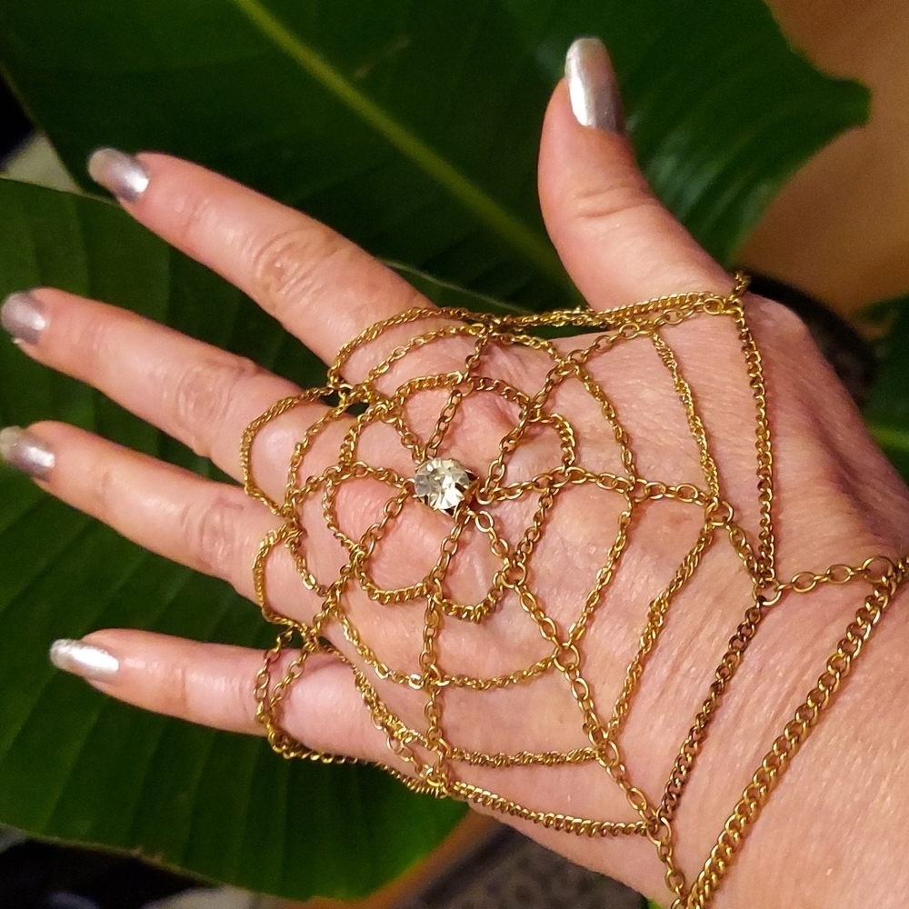 Vincero Spiderweb Hand Chain